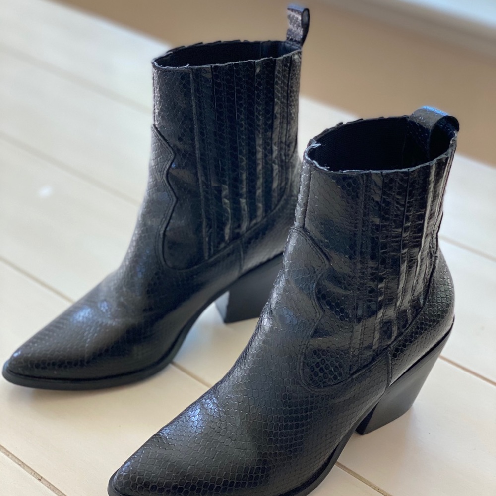 AQUA Women’s Star Square Toe Ankle Fashion Boots